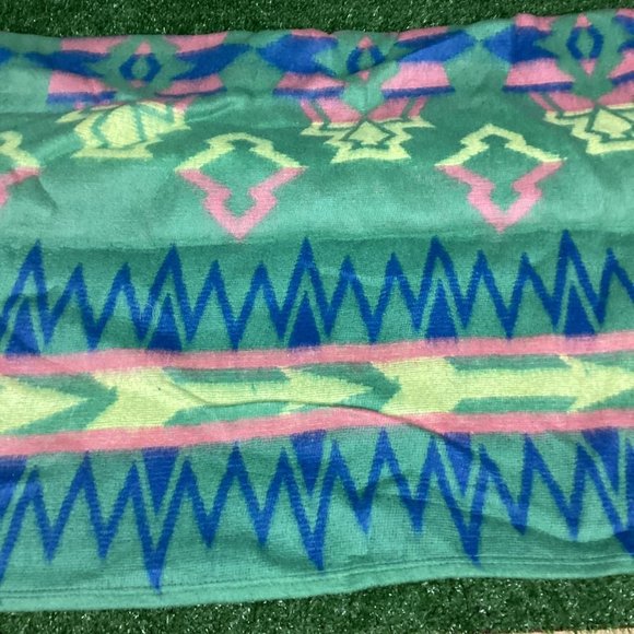 Vintage Aztec Pattern Blanket 75" x 54" - Picture 2 of 7